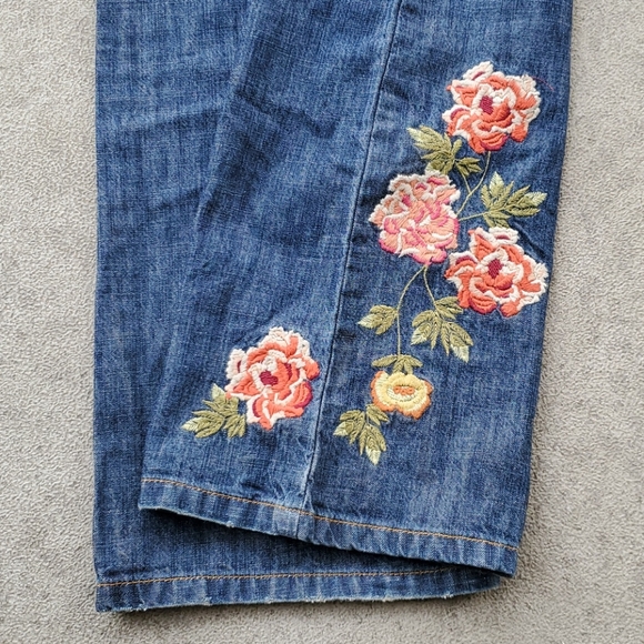 Liz Clairborne embroidered jeans, boot cut, size 6 - Picture 5 of 6
